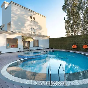 Hotel Country & By Radisson Zirakpur, Chandigarh