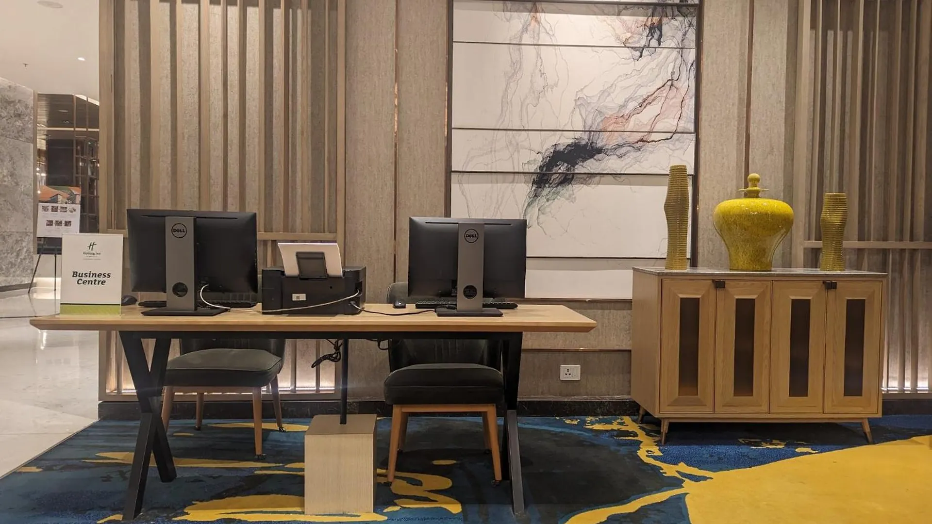 Holiday Inn Chandigarh Zkp By Ihg Zirakpur فندق